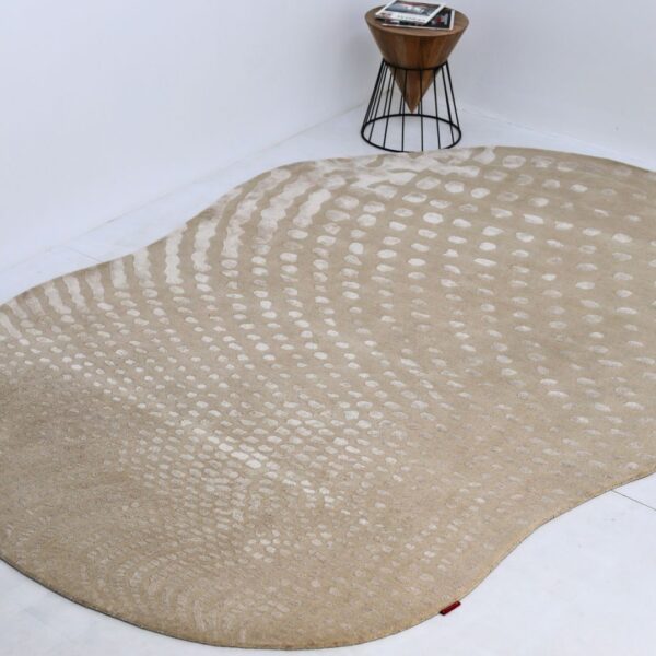 Handmade luxury rug with modern contemporary style crafted by Ramsha Carpets artisans
